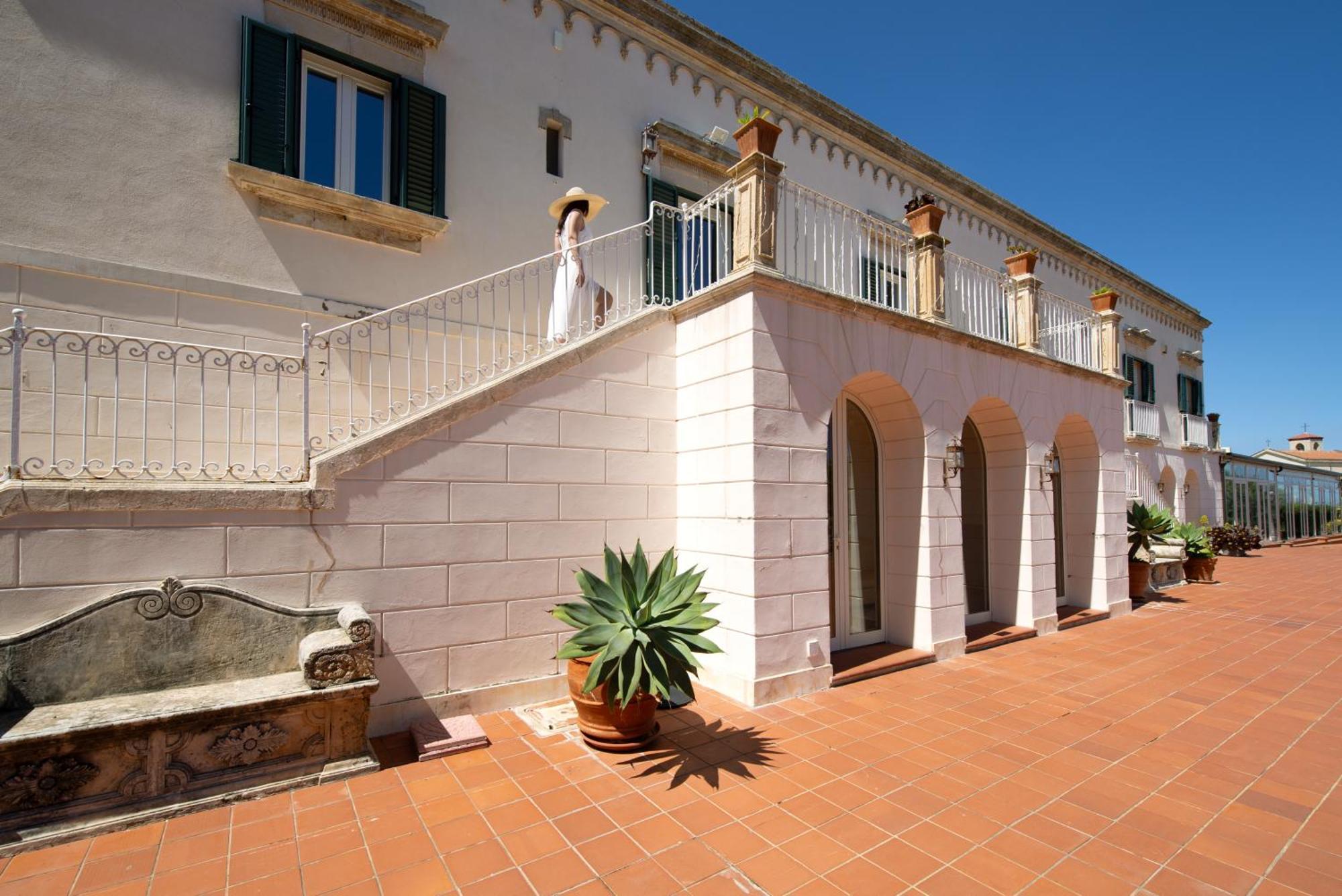 Isola Charm B&B - A Historic Villa Near Punta Del Pero Beach Szirakúza Kültér fotó