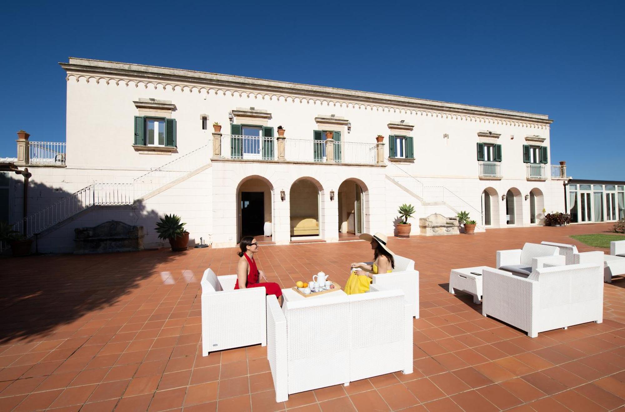 Isola Charm B&B - A Historic Villa Near Punta Del Pero Beach Szirakúza Kültér fotó