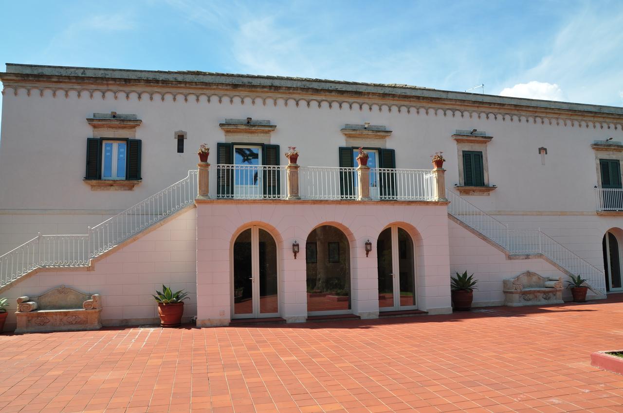 Isola Charm B&B - A Historic Villa Near Punta Del Pero Beach Szirakúza Kültér fotó